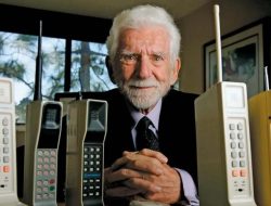 Sejarah Telepon Seluler Pertama di Dunia: Motorola DynaTAC 8000X