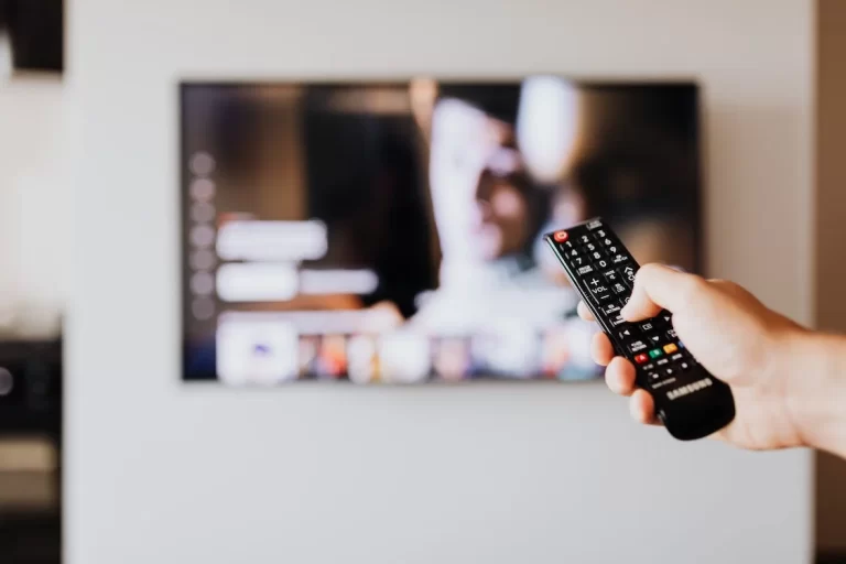 Ini Bedanya Android TV dan Smart TV, Jangan Salah Lagi!