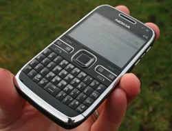 Nokia E72: Jagoan Lawas Penantang BlackBerry di Era Kejayaan
