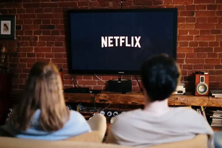 Nonton di LK21 dan IndoXXI Bisa Bahaya: Ini Daftar 10 Platform Streaming Legal!
